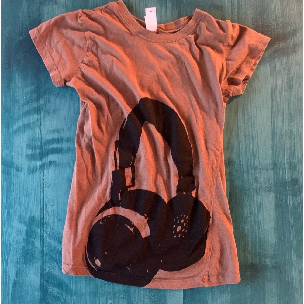 headphones graphic tee 🎧 brown active apparel shirt ladies petite size M